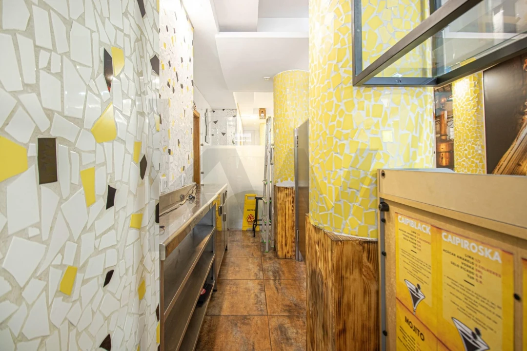 Loja para Venda em Santo António dos Cavaleiros e Frielas Foto 22