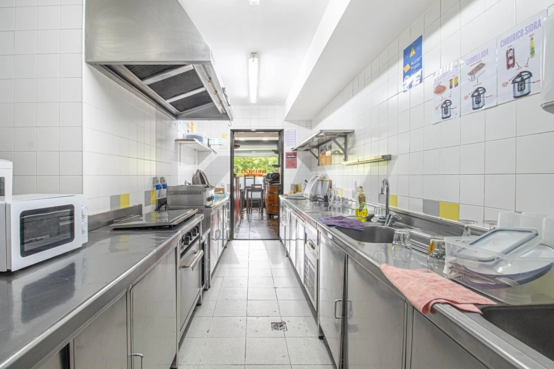 Loja para Venda em Santo António dos Cavaleiros e Frielas Foto 32