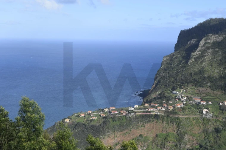 Terreno para Venda em São Roque do Faial Foto 3