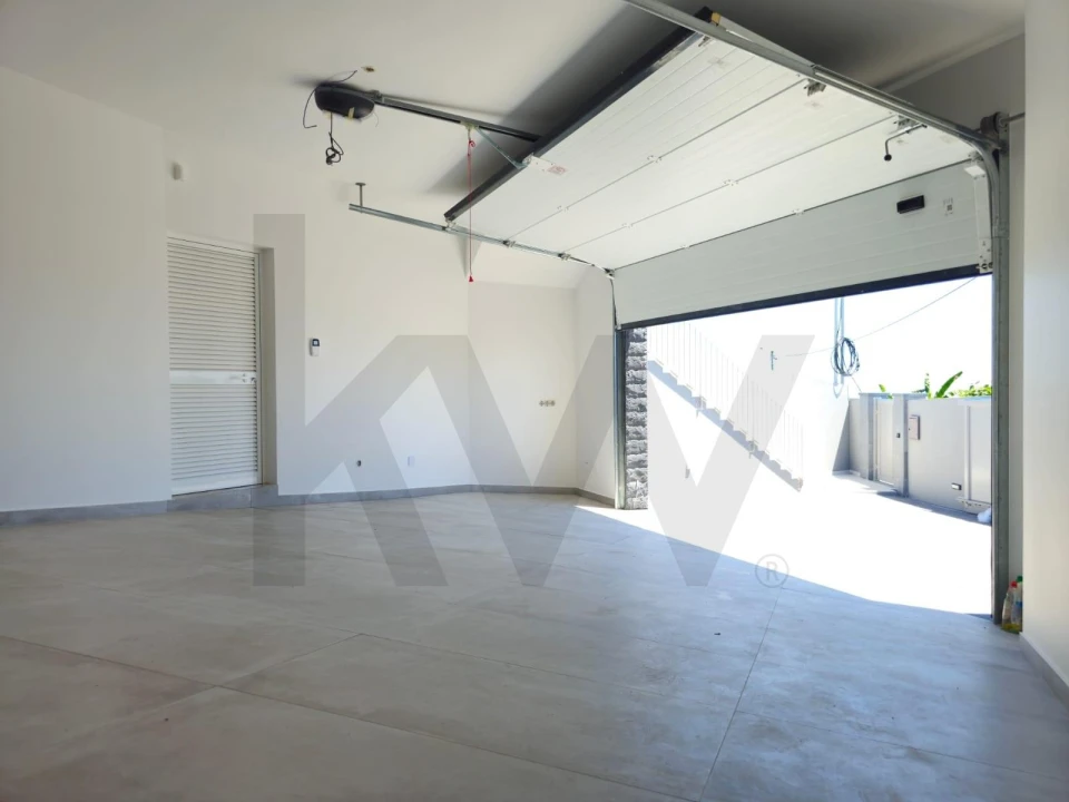 Moradia T4 para Venda em Canhas Foto 51