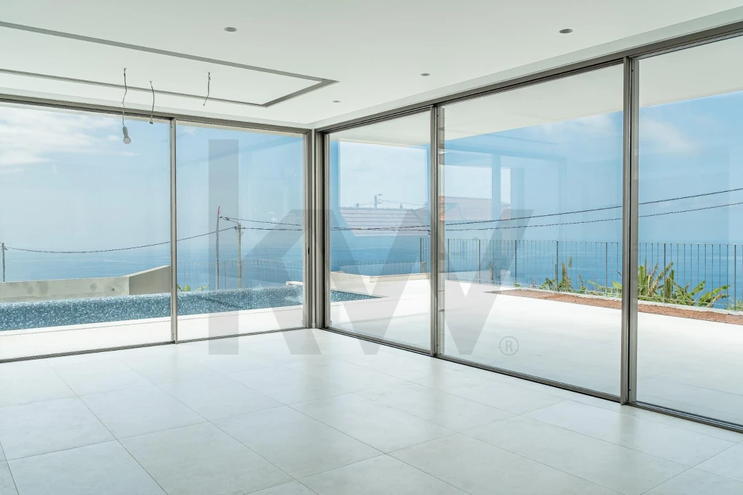 Moradia T4 para Venda em Canhas Foto 11