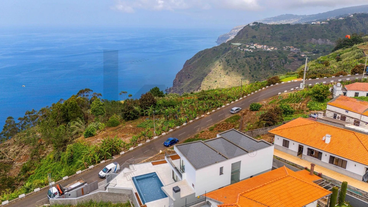 Moradia T4 para Venda em Canhas Foto 38