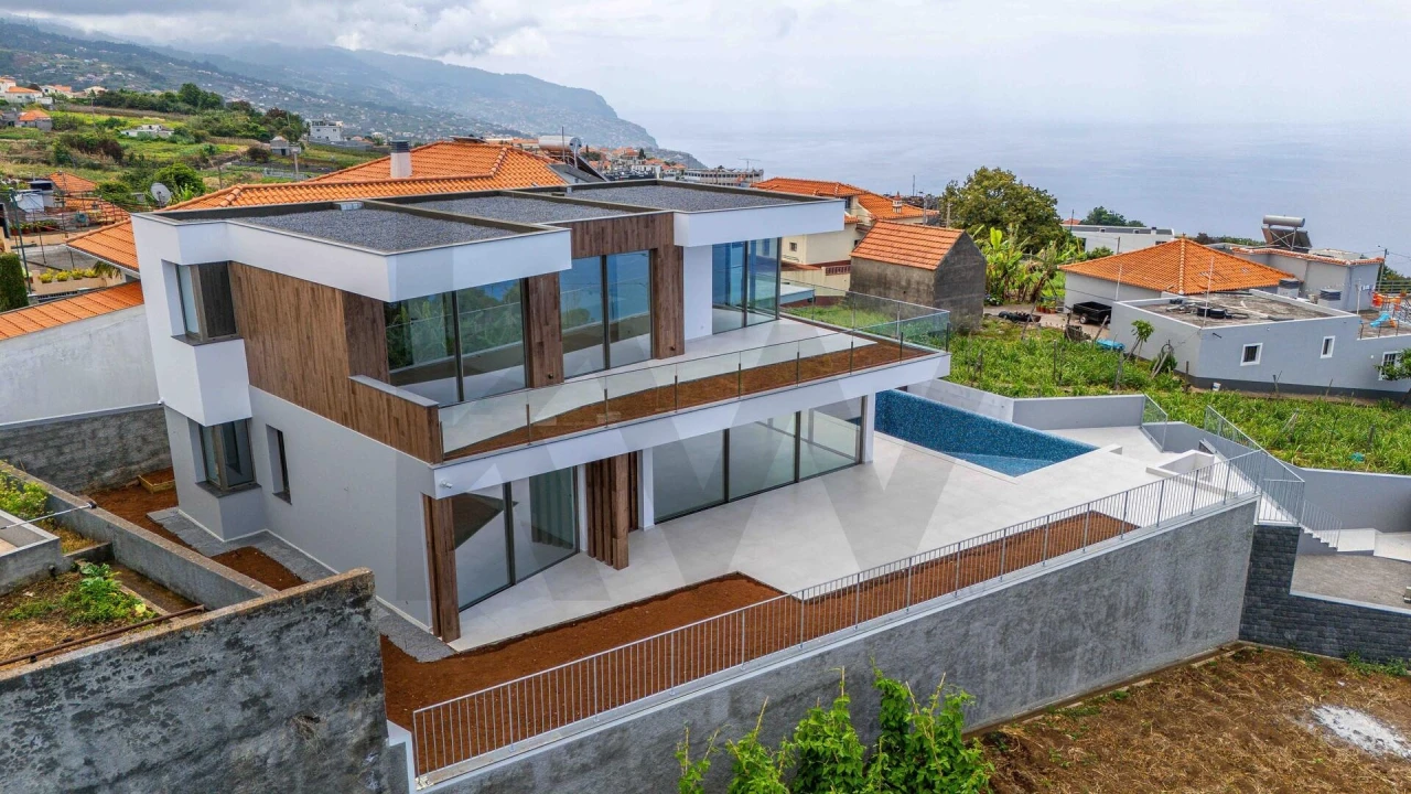 Moradia T4 para Venda em Canhas Foto 35