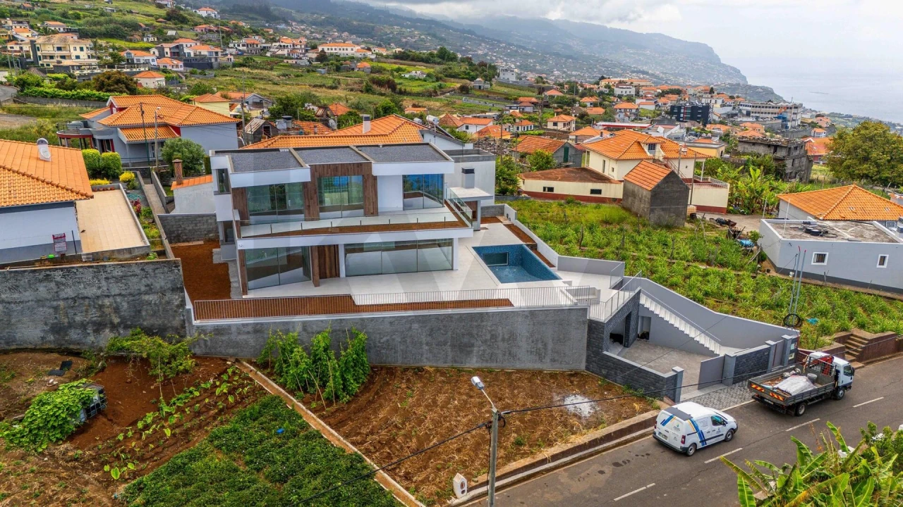 Moradia T4 para Venda em Canhas Foto 34