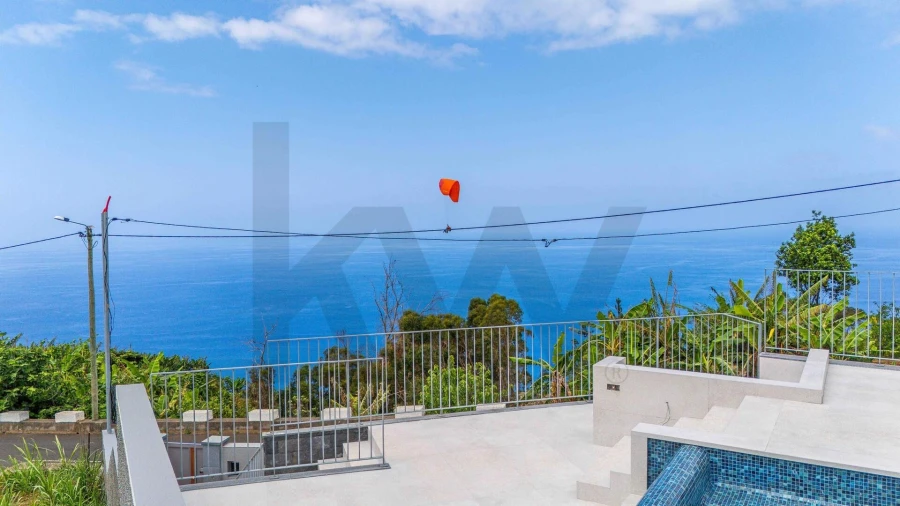 Moradia T4 para Venda em Canhas Foto 40