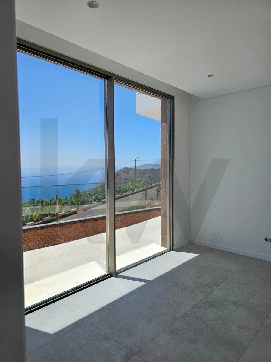 Moradia T4 para Venda em Canhas Foto 45