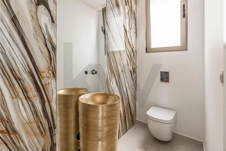 Moradia T4 para Venda em Canhas Foto 9