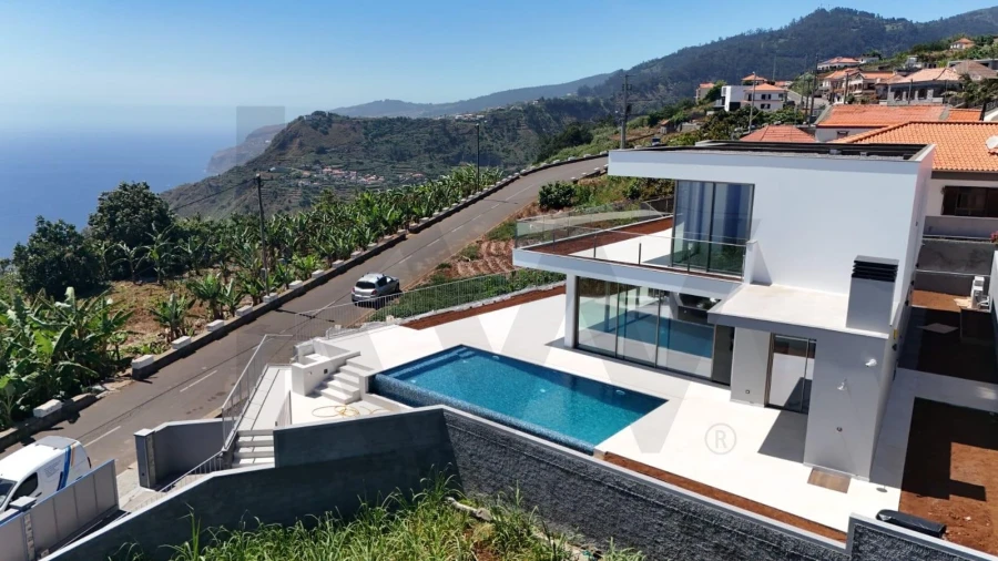 Moradia T4 para Venda em Canhas Foto 43