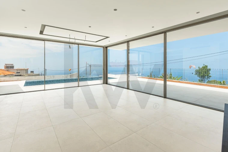 Moradia T4 para Venda em Canhas Foto 4