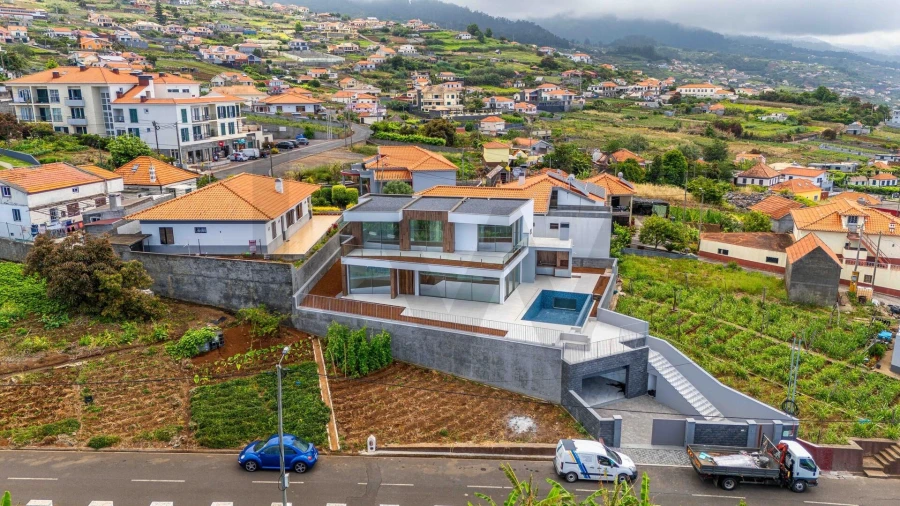 Moradia T4 para Venda em Canhas Foto 33