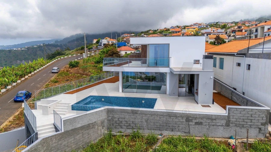 Moradia T4 para Venda em Canhas Foto 37