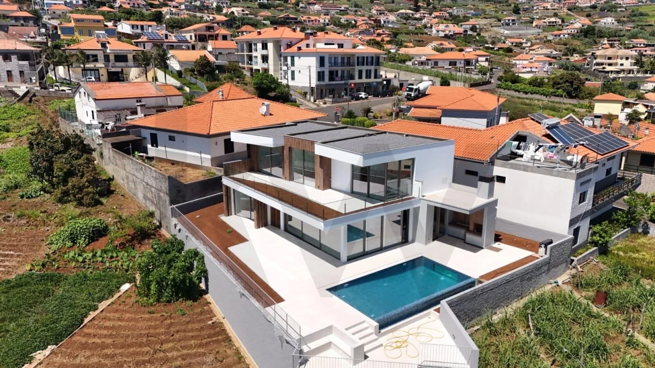 Moradia T4 para Venda em Canhas Foto 42