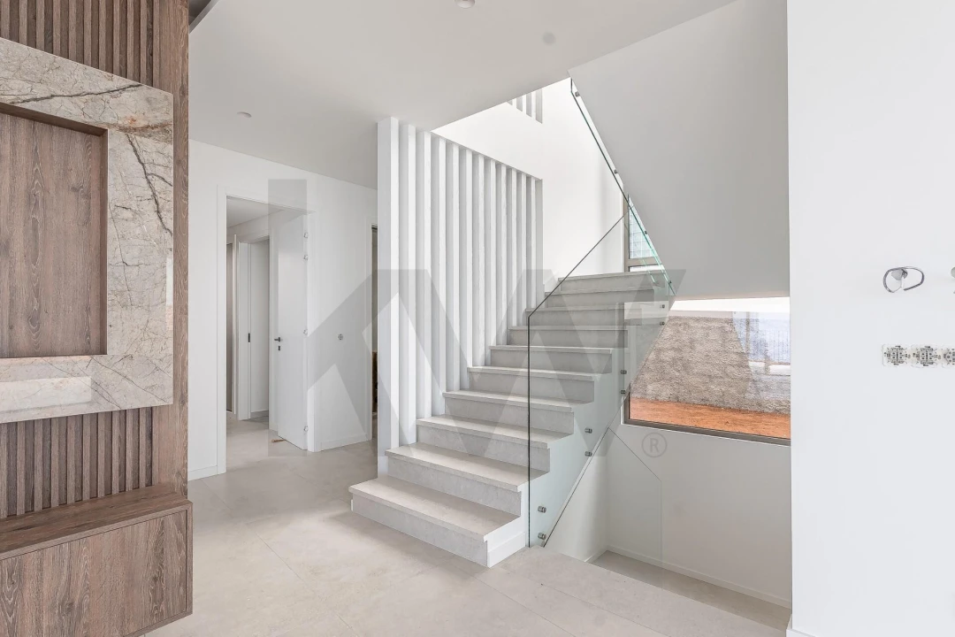 Moradia T4 para Venda em Canhas Foto 12