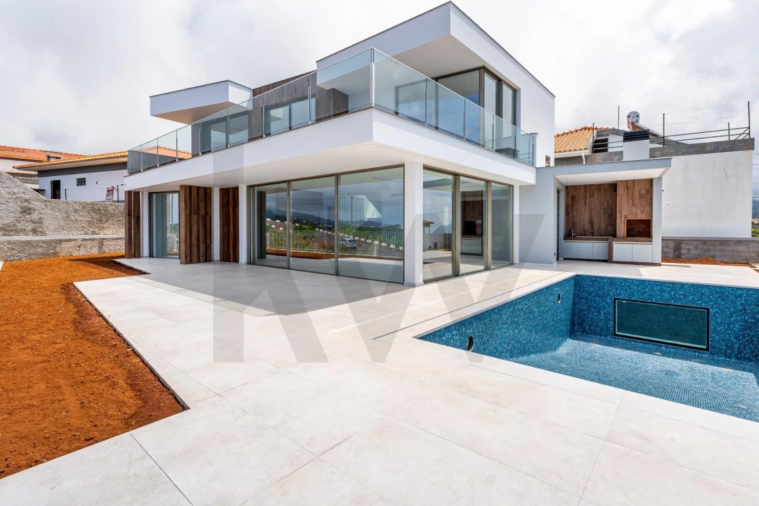 Moradia T4 para Venda em Canhas Foto 2