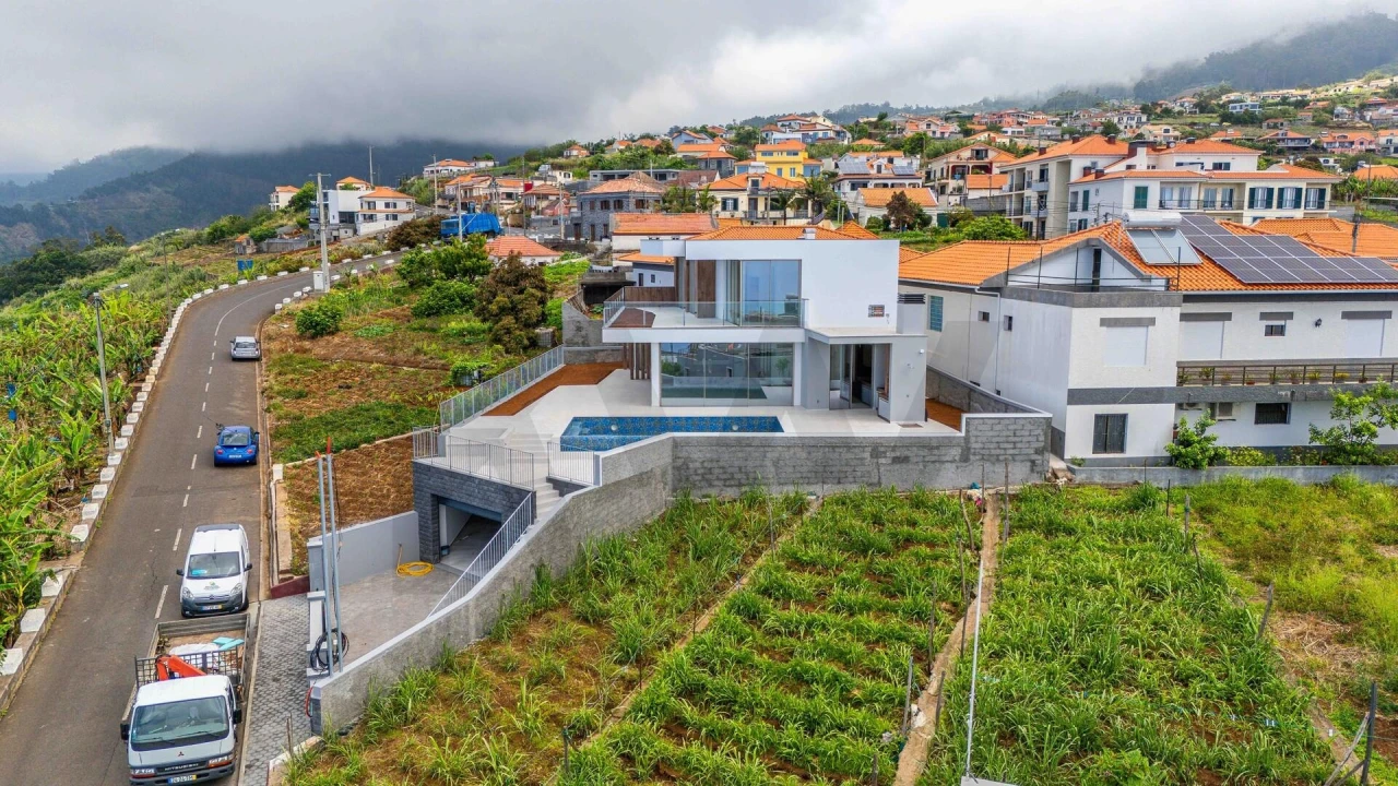 Moradia T4 para Venda em Canhas Foto 36