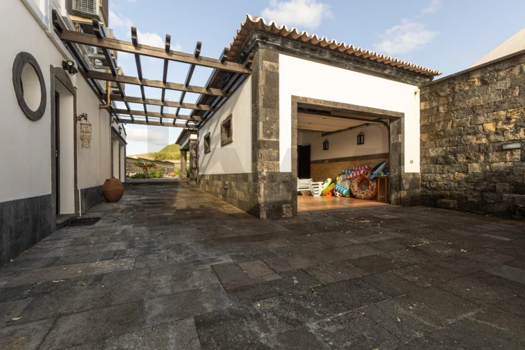 Moradia T4 para Venda em Mosteiros Foto 11