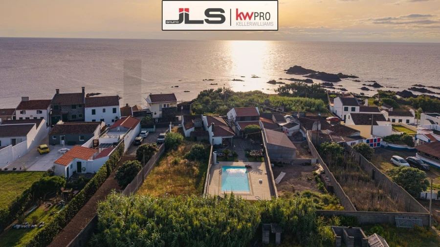 Moradia T4 para Venda em Mosteiros Foto 1