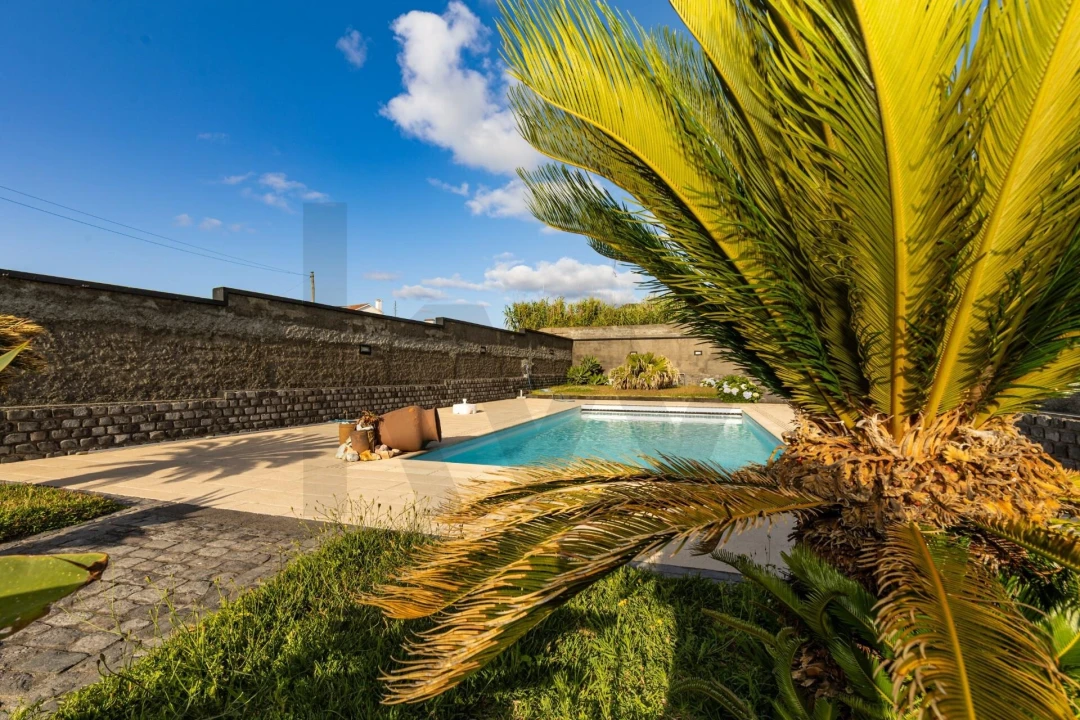 Moradia T4 para Venda em Mosteiros Foto 6