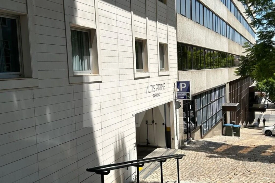 Garagem para Venda em Santo António Foto 3