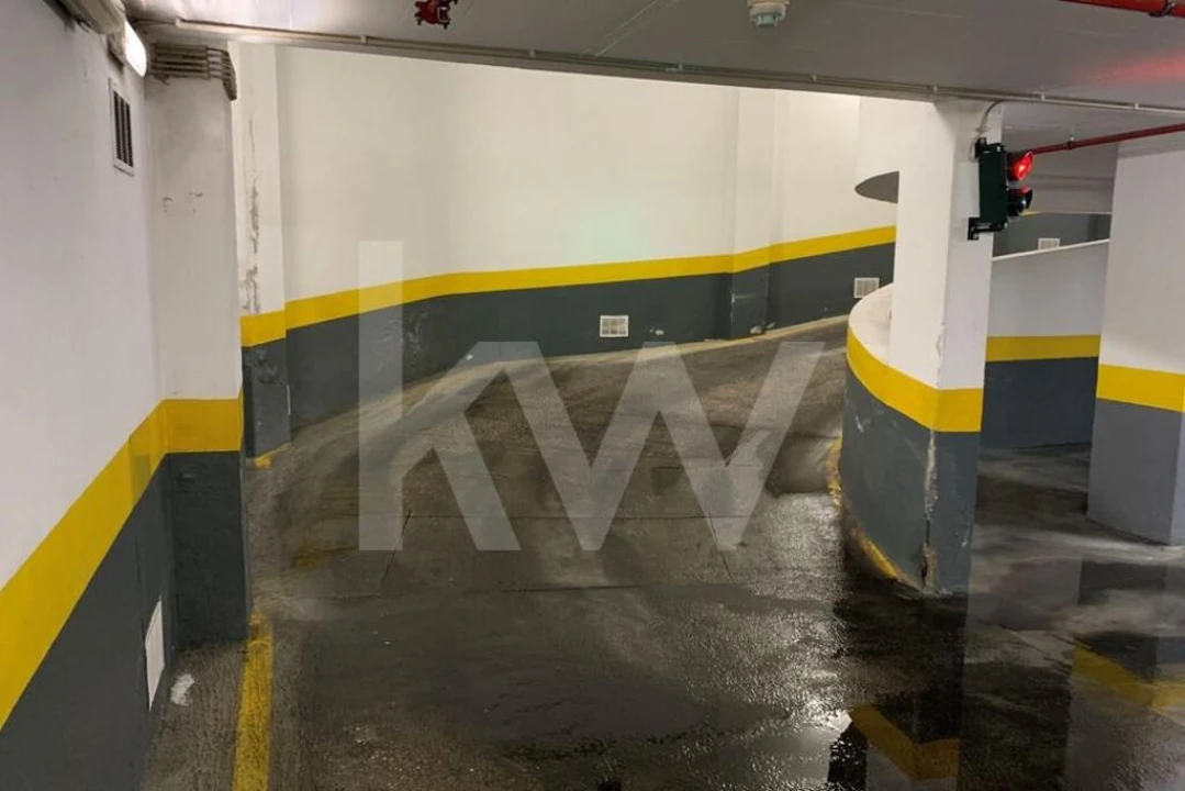 Garagem para Venda em Santo António Foto 9