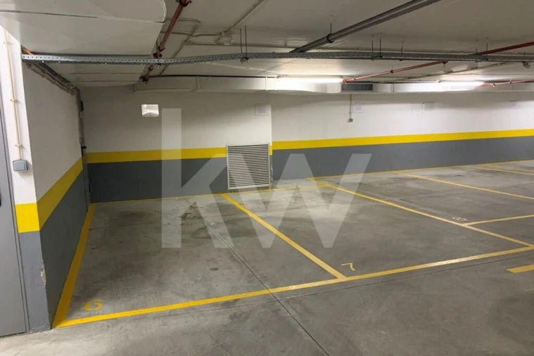 Garagem para Venda em Santo António Foto 13