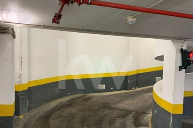 Garagem para Venda em Santo António Foto 16