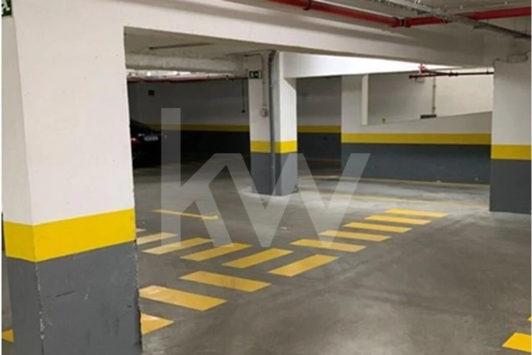 Garagem para Venda em Santo António Foto 11