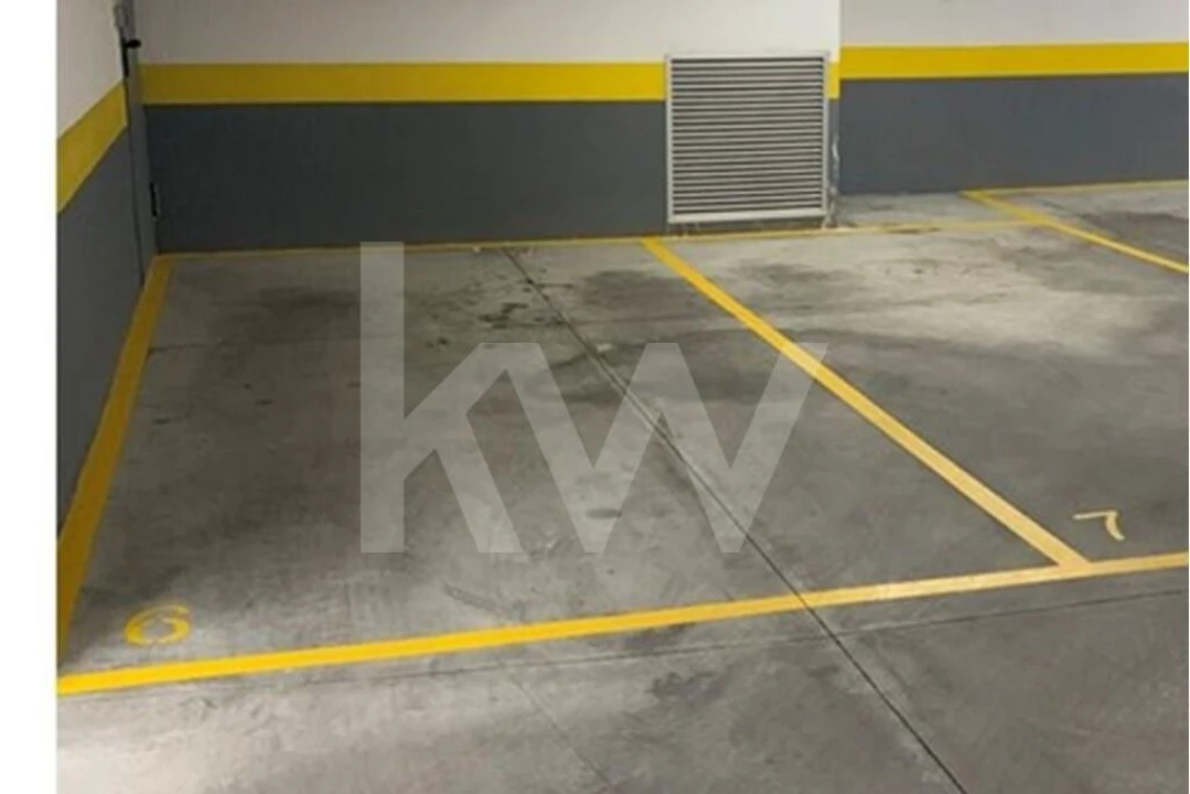 Garagem para Venda em Santo António Foto 8