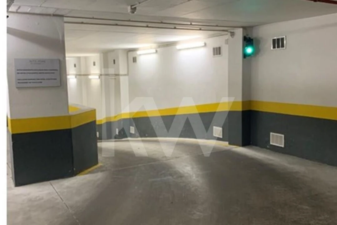 Garagem para Venda em Santo António Foto 17