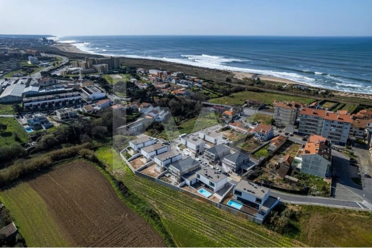 Moradia T4 para Venda em São Felix da Marinha Foto 6