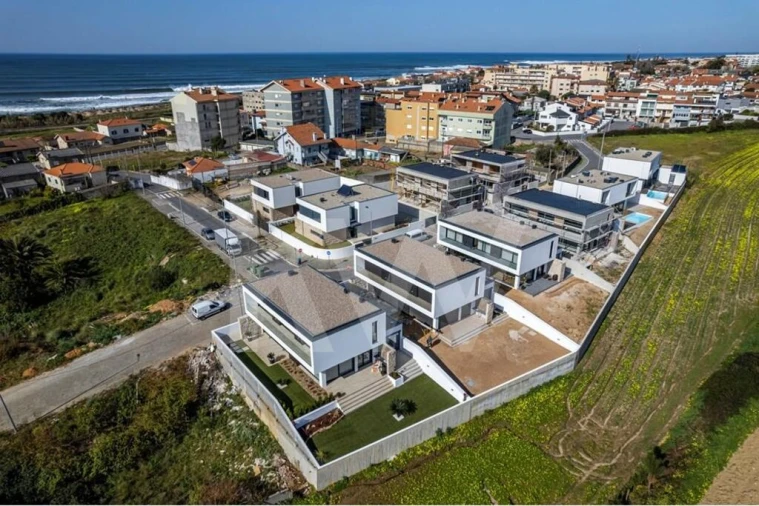 Moradia T4 para Venda em São Felix da Marinha Foto 7