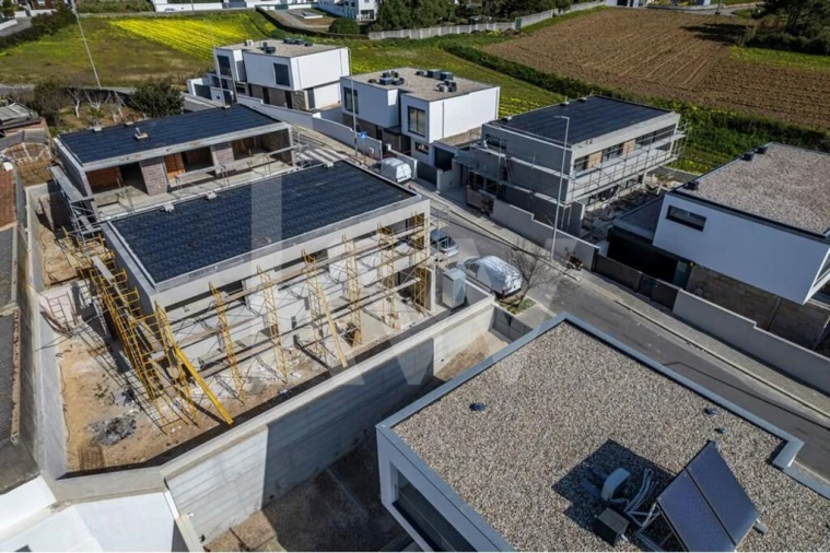 Moradia T4 para Venda em São Felix da Marinha Foto 8