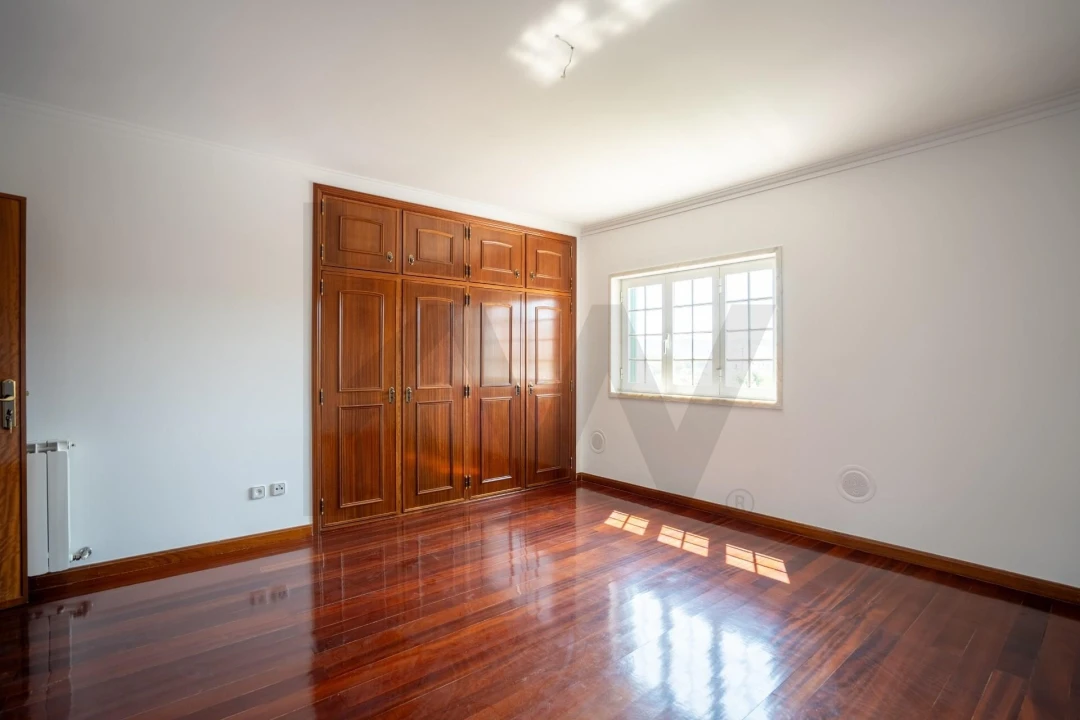 Moradia T5 para Venda em Rio de Mouro Foto 33