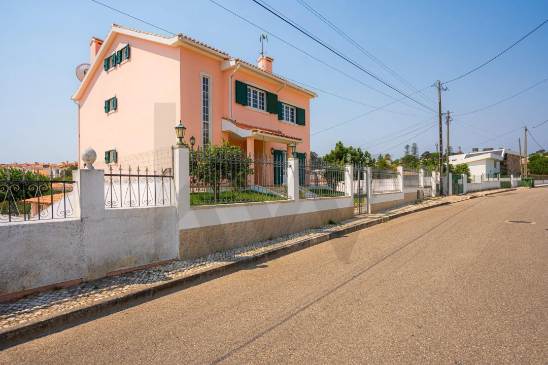 Moradia T5 para Venda em Rio de Mouro Foto 8