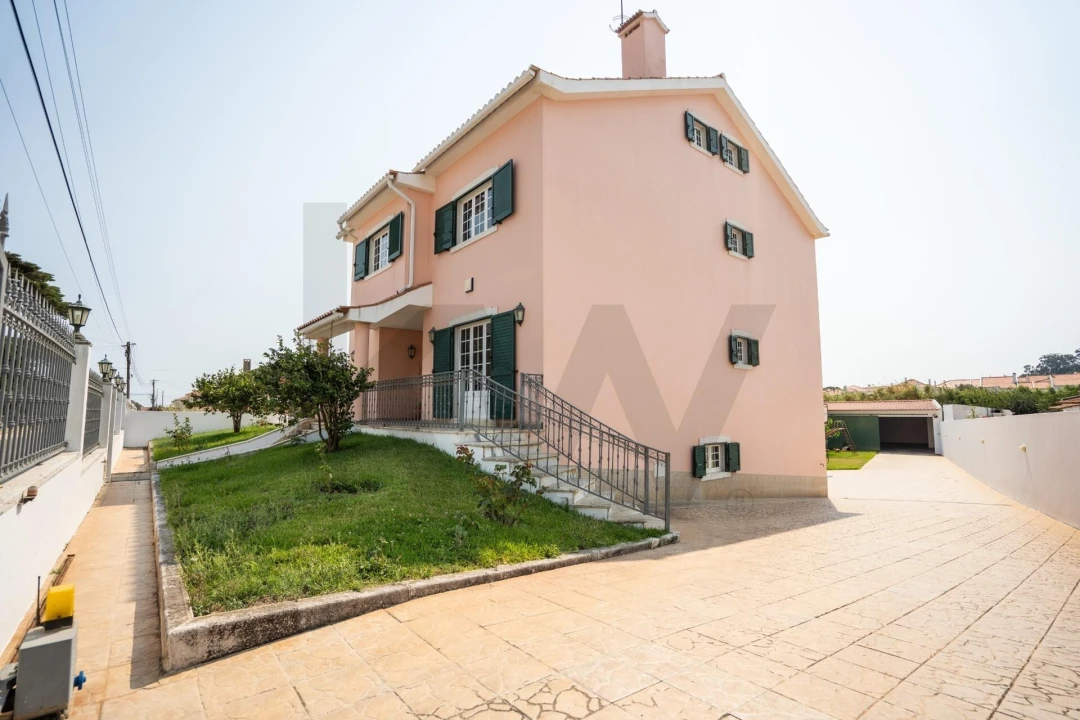 Moradia T5 para Venda em Rio de Mouro Foto 46