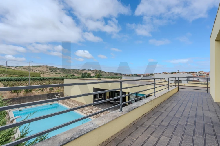 Moradia T4 para Venda em Santa Maria, São Pedro e Matacães Foto 3