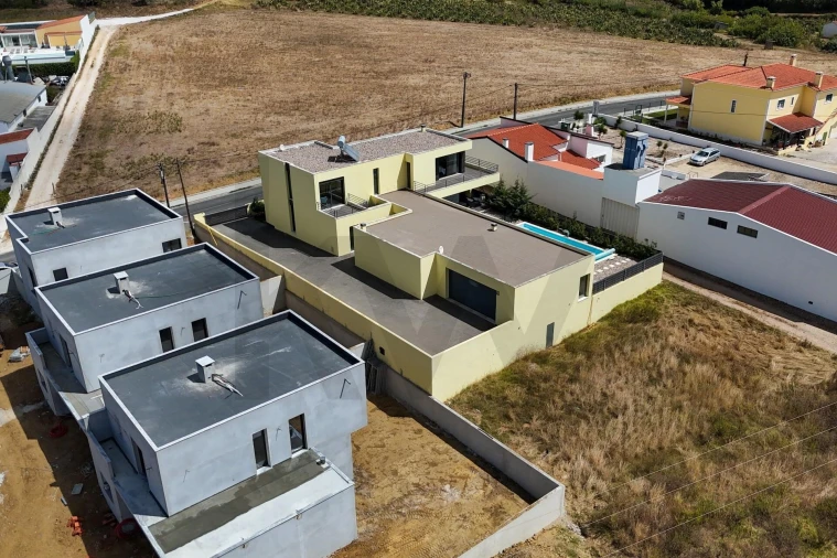 Moradia T4 para Venda em Santa Maria, São Pedro e Matacães Foto 10