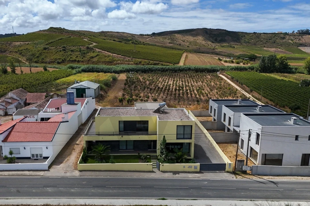 Moradia T4 para Venda em Santa Maria, São Pedro e Matacães Foto 4