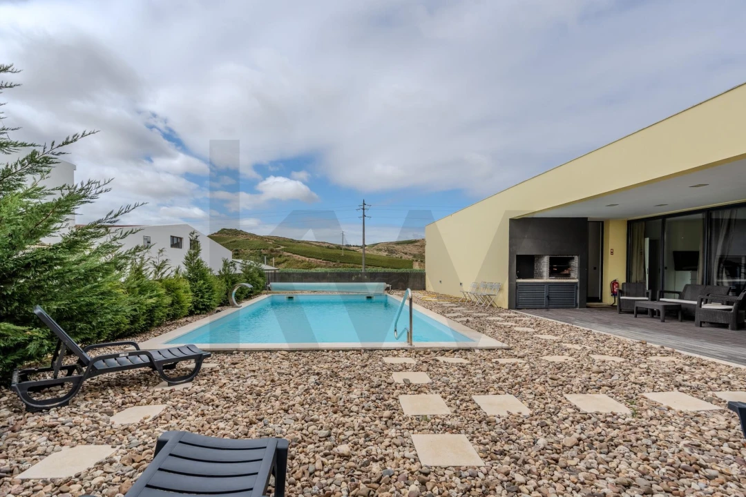 Moradia T4 para Venda em Santa Maria, São Pedro e Matacães Foto 24