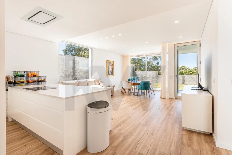 Moradia T3 para Venda em Caniço Foto 38