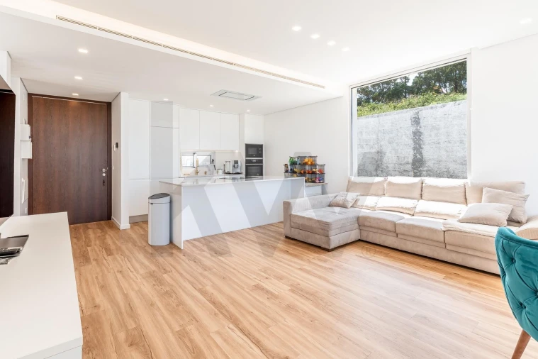 Moradia T3 para Venda em Caniço Foto 17