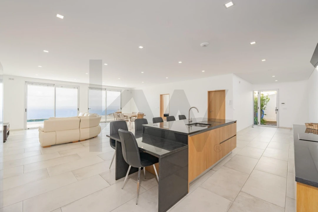 Moradia T5 para Venda em Arco da Calheta Foto 34
