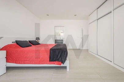 Moradia T5 para Venda em Arco da Calheta