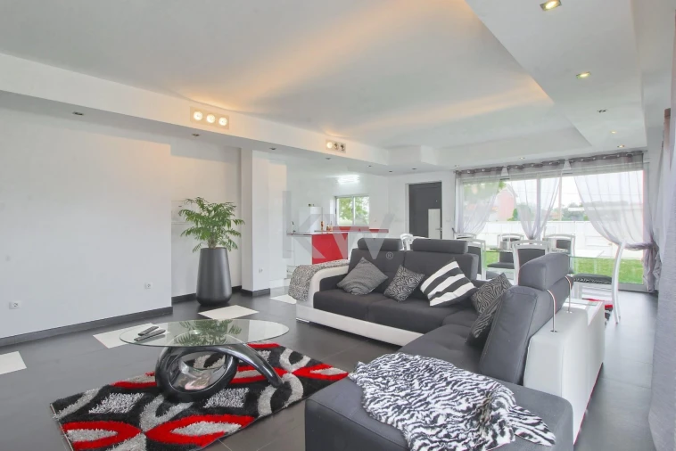 Moradia T3 para Venda em Oliveirinha Foto 6