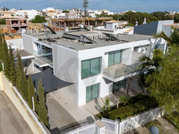 Moradia T5 para Venda em Faro (Sé e São Pedro)