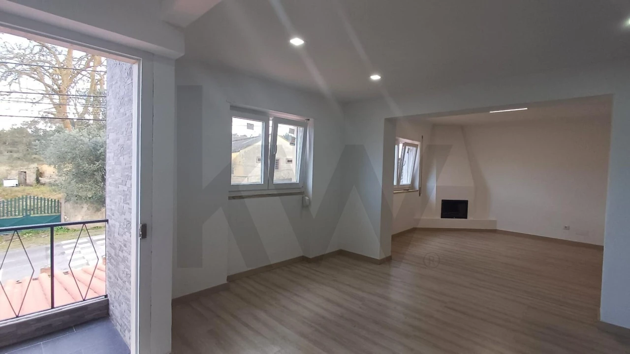 Moradia T3 para Venda em Nossa Senhora do Pópulo, Coto e São Gregório Foto 1