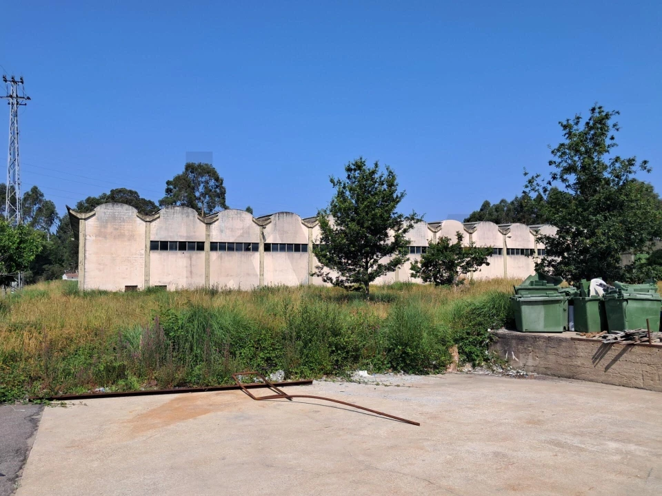 Armazém para Venda em Serzedo e Perosinho Foto 3