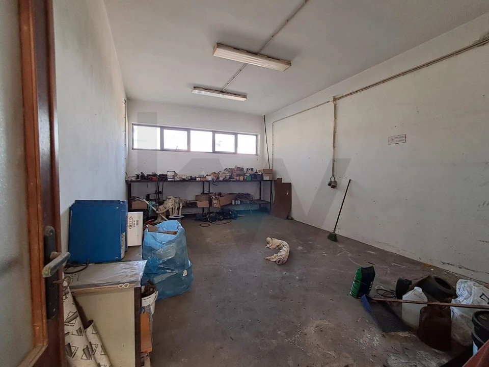 Armazém para Venda em Serzedo e Perosinho Foto 18
