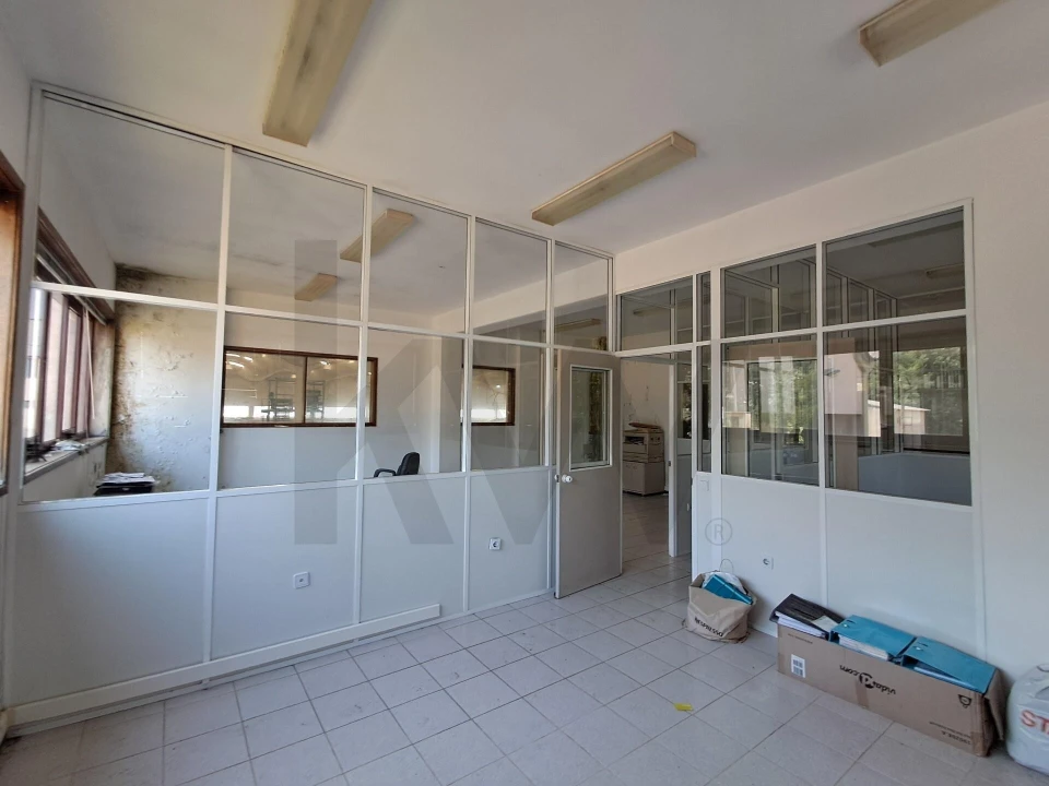 Armazém para Venda em Serzedo e Perosinho Foto 27