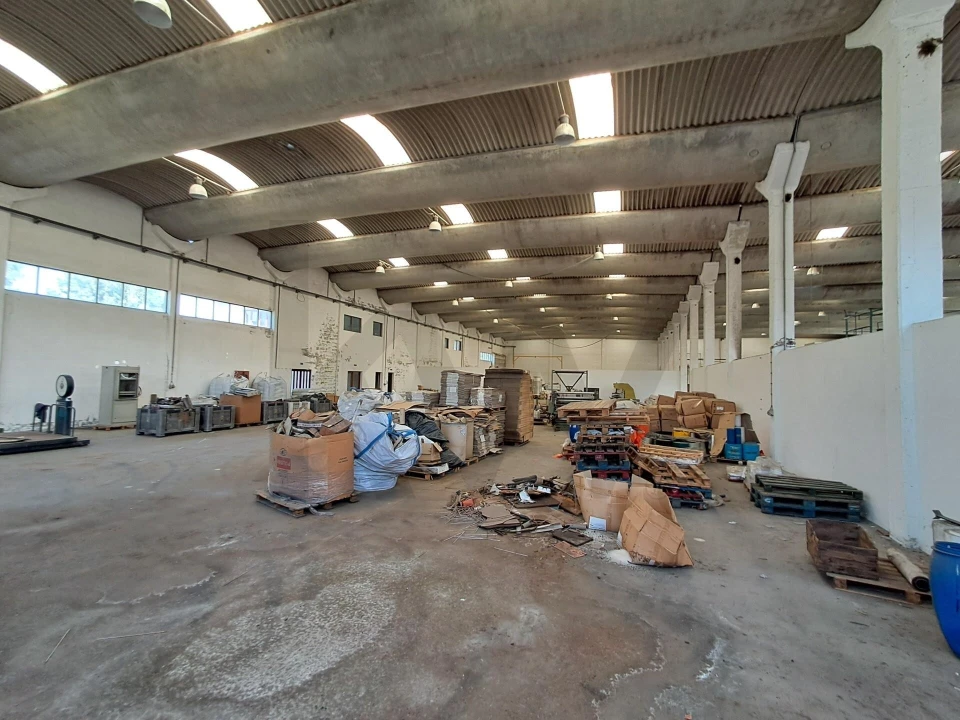 Armazém para Venda em Serzedo e Perosinho Foto 16